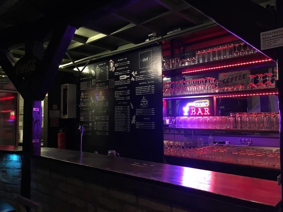 The Bachelor Bar - Bunker | Private Club Villa Budapest Eksteriør bilde